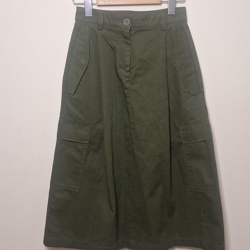 Aritzia Babaton High Rise Midi  Cargo Skirt Size 00 NWOT HOST PICK!